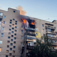 Пожежа у висотці Шостки: рятувальники запобігли масштабному займанню багатоповерхівки