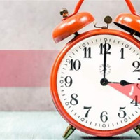 Ніч коротша на годину: чому українці знову переводять годинники у 2026 році