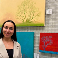 «Коли малюю, я щаслива»: у Дубаї відкрилася перша виставка української художниці Вікторії Сосонки