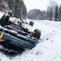 На трасі «Кіпті–Глухів–Бачівськ» сталася аварія через негоду: авто влетіло у відбійник