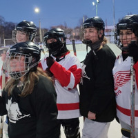 Вперше у Шостці з’явилася жіноча хокейна команда: чому дівчата вирішили вийти на лід з ключками
