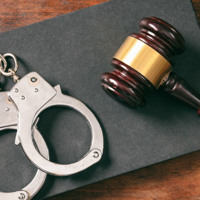 На Старокостянтинівщині домашнього кривдника засудили до ув’язнення