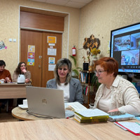 «Коли говорити про поезію, як не навесні»: поетична зустріч у Первомайську із гостею зі Львівщини