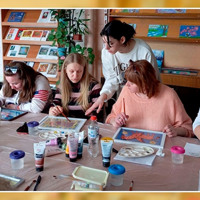 У вирі творчих подій і нових історій. Малювали на склі "Мої фантазії"