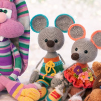 Любов Дибко з Градениць почала в’язати іграшки для онучки: тепер створює десятки хендмейд виробів