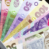 Зарплати в Україні зростають: хто заробляє найбільше та де платять найменше