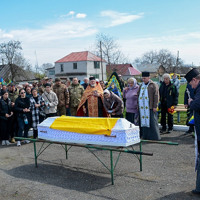 Ніс в своєму серці світло - на Кагарличчині провели в останню дорогу воїна Олексія Богданця