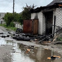 Внаслідок атаки дронів на Полтавщину у Кременчуці пошкоджені авто та складські приміщення
