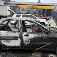 У Кременці пʼяний підліток спалив покинуте авто