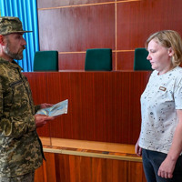 Відзнака міністра оборони: нагороду Захисника Артема Сатиренка передали його дружині