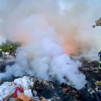 На Кременеччині рятувальники ліквідували пожежу на сміттєзвалищі
