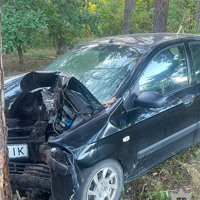 На Кременеччині автомобіль врізався у дерево: водія госпіталізували