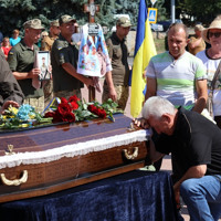 Після майже двох років невідомості: у Південноукраїнську поховали захисника Андрія Гунівенка