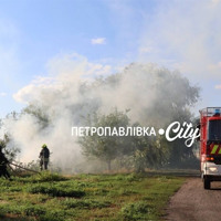 П'ять пожеж за один день: рятувальники Петропавлівки та Шахтарського боролися з вогнем (ВІДЕО))