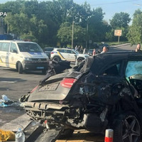 У Києві Mercedes влетів у підземний перехід: загинули четверо людей, серед них дитина