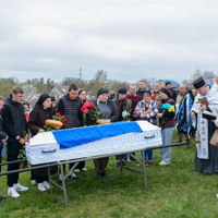 І небо плакало разом із людьми - на Кагарличчині провели в останню дорогу воїна Василя Бабія