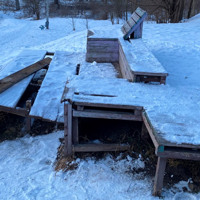 Фотофакт: в барському парку знову нищать вуличні меблі, створені волонтерами