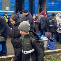 Українці, які виїхали за кордон через війну, можуть отримати компенсацію: як це зробити