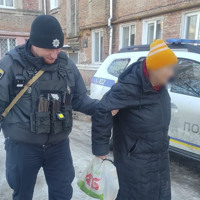 У Шостці поліцейські повернули 70-річній пенсіонерці загублений пакет із грошима та карткою