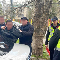 Фіктивний шлюб за 9 тисяч доларів: на Миколаївщині затримали організатора схеми для виїзду за кордон