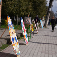 У Барі відкрили великодню благодійну виставку писанок, створених учнями ліцею №2