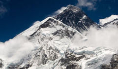 Еверест закритий з обох боків. Звідти евакуювали 1500 туристів — що сталось?