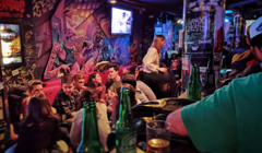 У Барселоні заборонили паб-тури. Туристам загрожують штрафи — що варто знати