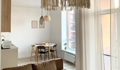 В сауне, у камина и с видом на море: где уютно провести праздники на побережье