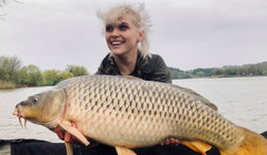 Стереотипи, що ми повинні смажити рибу на кухні, а не ловити її – пішли у небуття. Історія рибачки