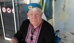 Надихає та об'єднує людей. Як дядя Гриша з Херсону подорожує містами України