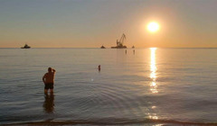 Затонулий танкер Delfi нарешті прибрали з пляжу Одеси: з’явились фото і відео