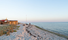 Відпочинок на Кінбурнській косі: чисті пляжі, незаймана природа і дельфіни по сусідству