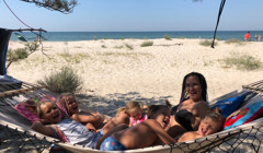 Відпочити і вижити. Розповідь про море з чотирма дітьми у наметах на Кінбурнській косі