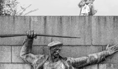 Чорно-білий Херсон у об'єктиві вокаліста "ДахиБрахи": вражаючі фото