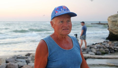 Будувати "кам'яний сад" на пляжі протягом 20 років. Історія пенсіонера з Одеси