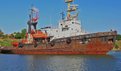 Пряме знищення екосистеми моря і тварин. Судно "Аметист" забруднює воду під Чорноморськом