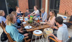 ​​​​​​​М’ясо кенгуру, риба і десерт для балерини. Що їдять в Австралії