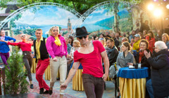 Театр просто неба у Херсоні: коза-акторка, 6 мільйонів за пандемію і оркестр на скелях