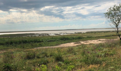 Арабатська Стрілка на старті курортного сезону: промовисті фото