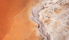 Куяльницький лиман змінив колір: вражаючі фото