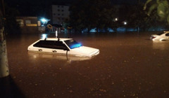 Сокрушительный ливень в Одессе: постаждало много домов и автомобилей. Видео