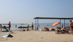 Сітка від медуз, тиша і широкий пляж: відпочинок у Хорлах у фотографіях