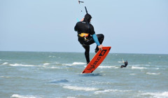 На Арабатській Стрілці сезон кайт- і віндсерфінгу триває до кінця листопада