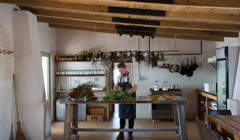 Дом свиньи и стол, который оживает: лучшие рестораны мира на морских курортах