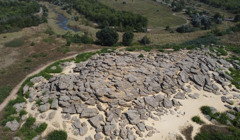 Каменная могила: видео с высоты птичьего полета