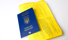 Бустерна доза і коротший термін: нові правила ковід-сертифікатів у ЄС