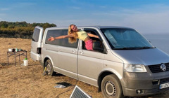 Мікроавтобус замість квартири, пів року та 10 країн. Як подорожувати навколо світу в домі на колесах