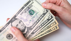 Квитки на літак при бронюванні на кількох осіб дорожчають. Як не переплачувати?