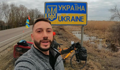 «Щоб люди не забували, що триває війна»: історія веломандрівника Мануеля, який об'їхав Україну