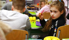 Навчання в укриттях і без перерви на тривогу. Як проходять офлайн уроки в Запоріжжі?